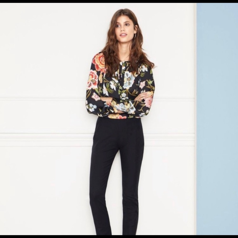🌸 Gorgeous LOFT Floral Blouse Top🌸